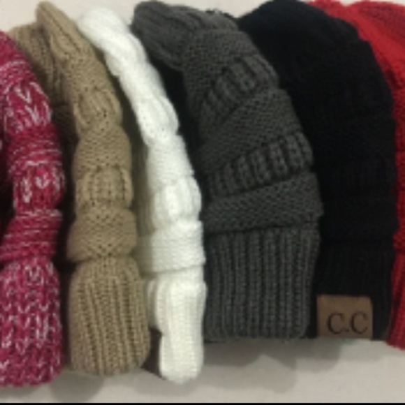 Cozy Soft Messy Bun Water Proof Ponytail Beanie - Picture 2 of 2